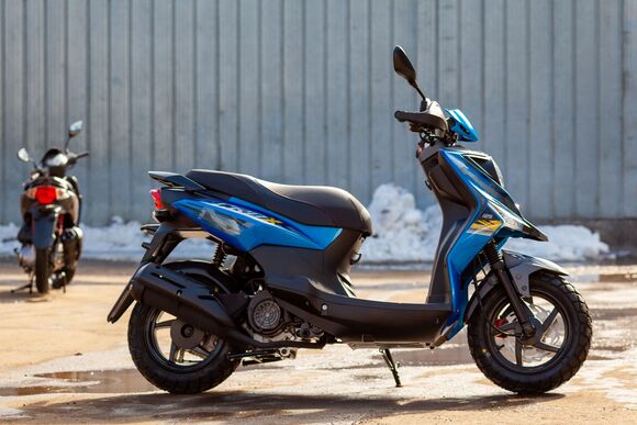 Скутер SYM CROX 125 Ярко Синий/ Матовый Темно-Серый + мотошлем SYM серый pitbikemarket.ru